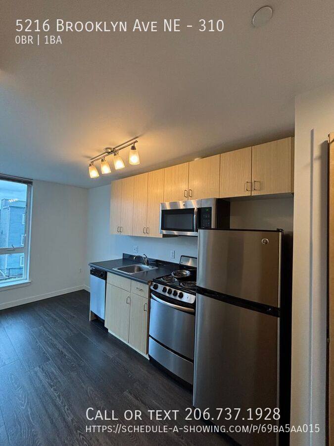 Apartment for rent at 5216 Brooklyn Ave NE, Seattle, WA 98105