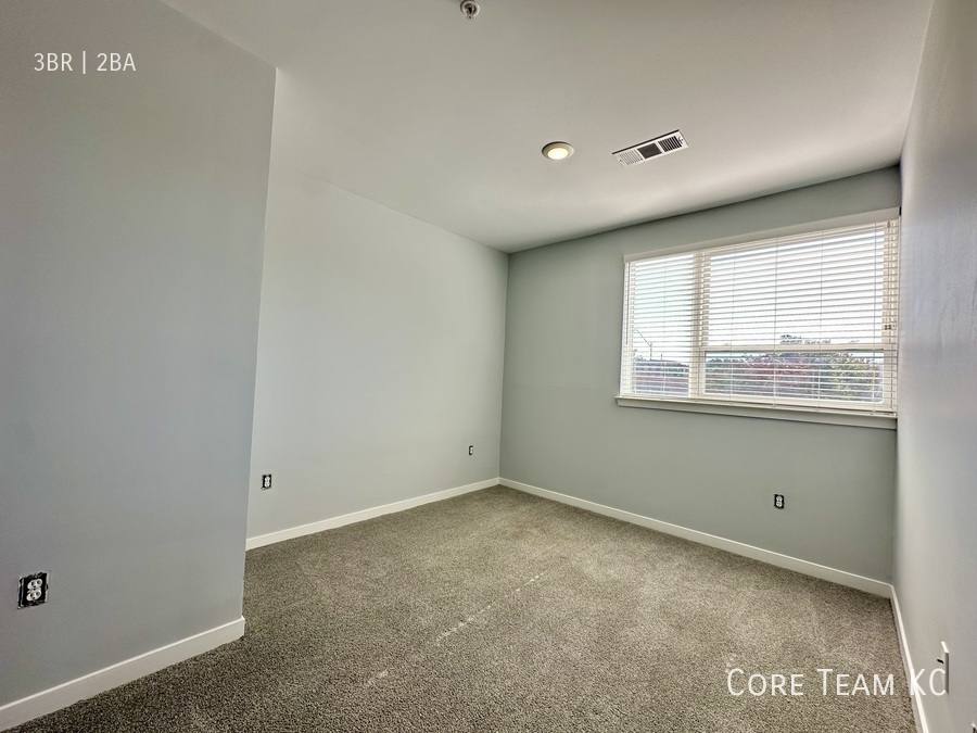 Apartment for rent at 2705 McGee Trafficway, Kansas City, MO 64108