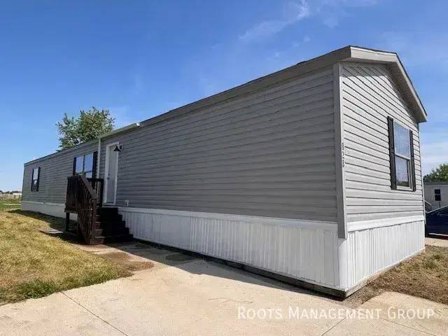 House for rent at 2220 Dunkelburg Rd, Fort Wayne, IN 46819