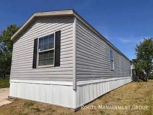 House for rent at 2220 Dunkelburg Rd, Fort Wayne, IN 46819