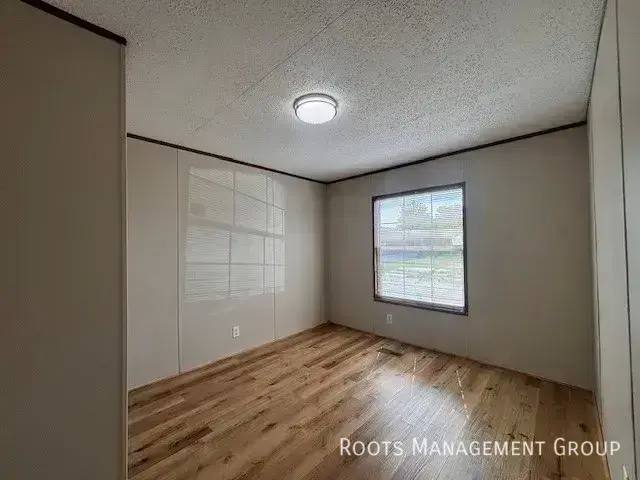 House for rent at 2220 Dunkelburg Rd, Fort Wayne, IN 46819