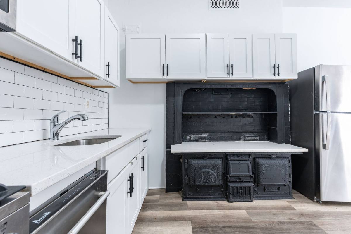 Apartment for rent at 814 N Broad St, Philadelphia, PA 19130