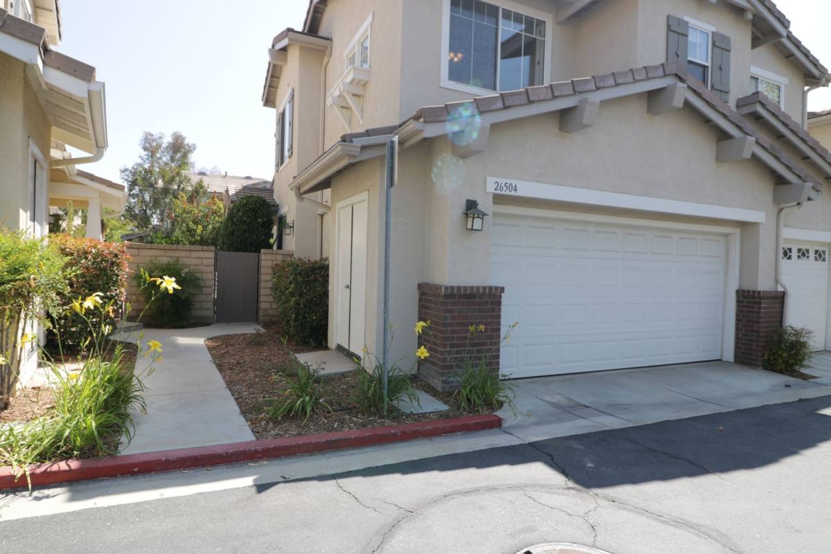 Townhouse for rent at 26504 Bryce Rd, Valencia, CA 91354