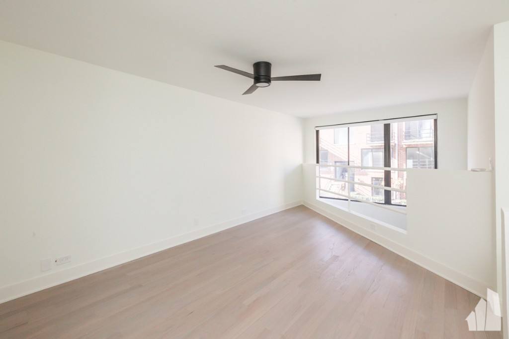 Apartment for rent at 944 W Grace, Chicago, IL 60613