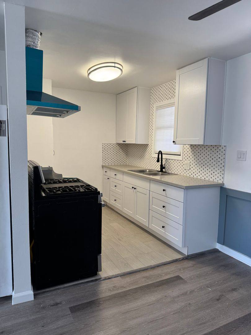 Apartment for rent at 14937 Saticoy St, Van Nuys, CA 91405