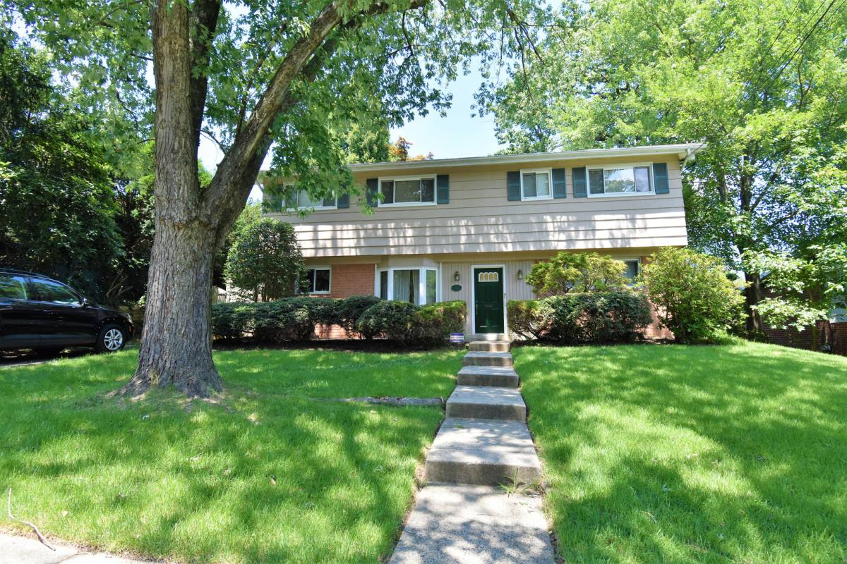 House for rent at 305 Hillsboro Dr, Silver Spring, MD 20902