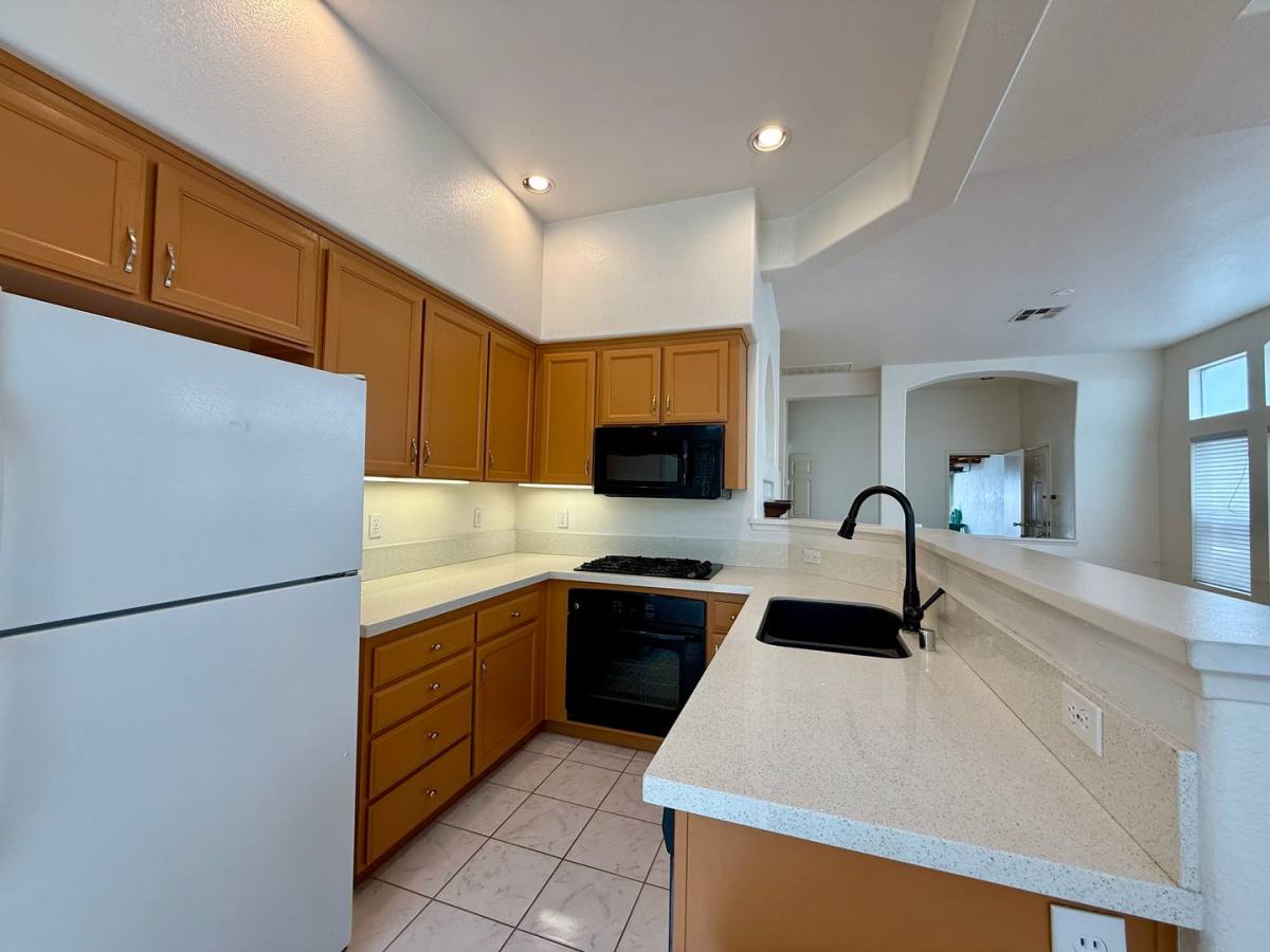 Townhouse for rent at 7579 Hazard Center Dr, San Diego, CA 92108