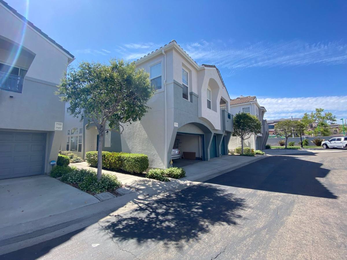 Townhouse for rent at 7579 Hazard Center Dr, San Diego, CA 92108