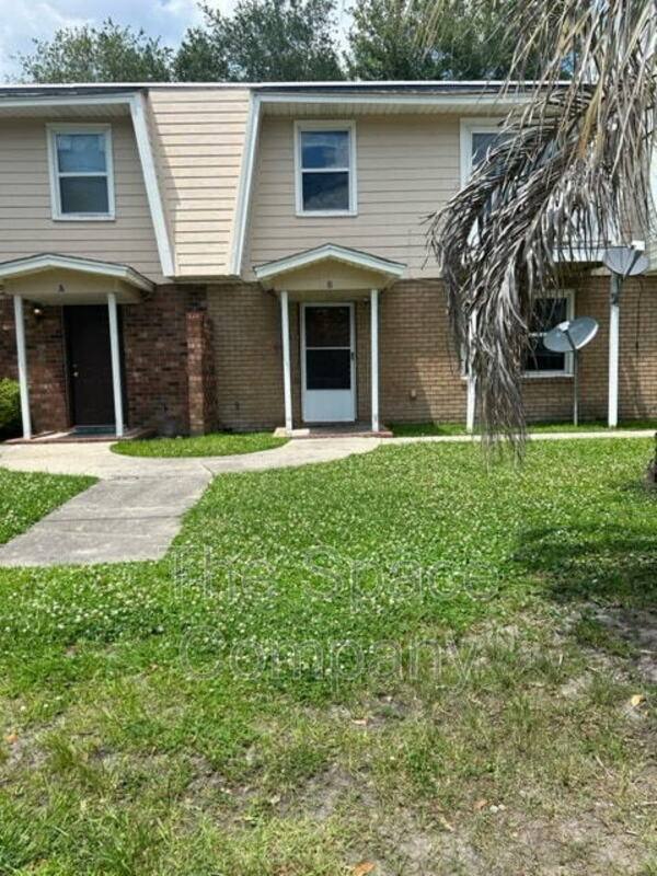Townhouse for rent at 1552 Evergreen St #B, Charleston, SC 29407