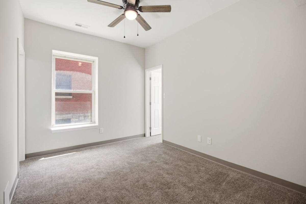 Apartment for rent at 5500 Delmar Blvd, Saint Louis, MO 63112