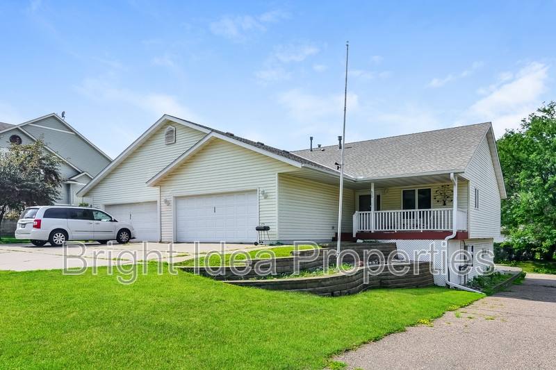 Apartment for rent at 624 Pleasant Dr, Hastings, MN 55033