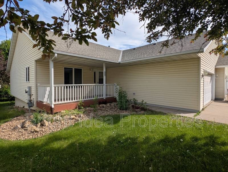 Apartment for rent at 624 Pleasant Dr, Hastings, MN 55033