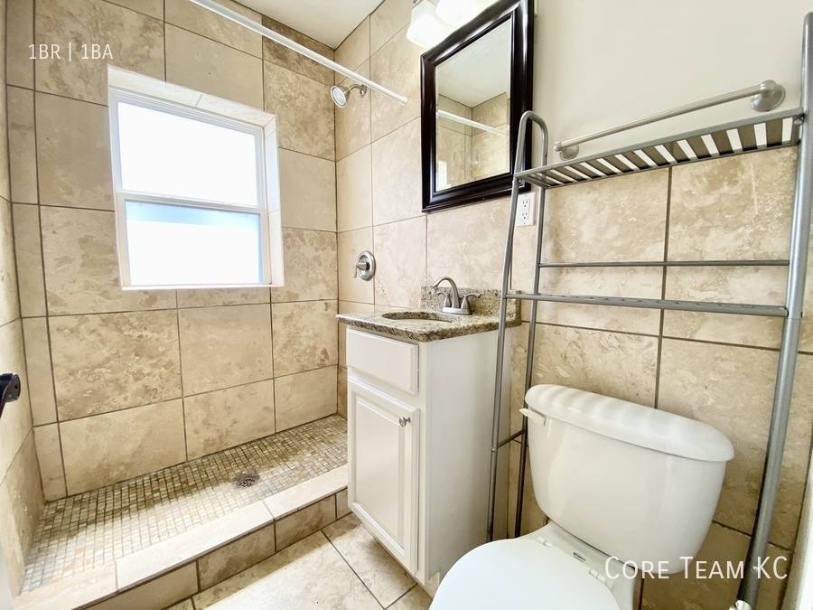 Apartment for rent at 4328 Roanoke Parkway #306, Kansas City, MO 64111