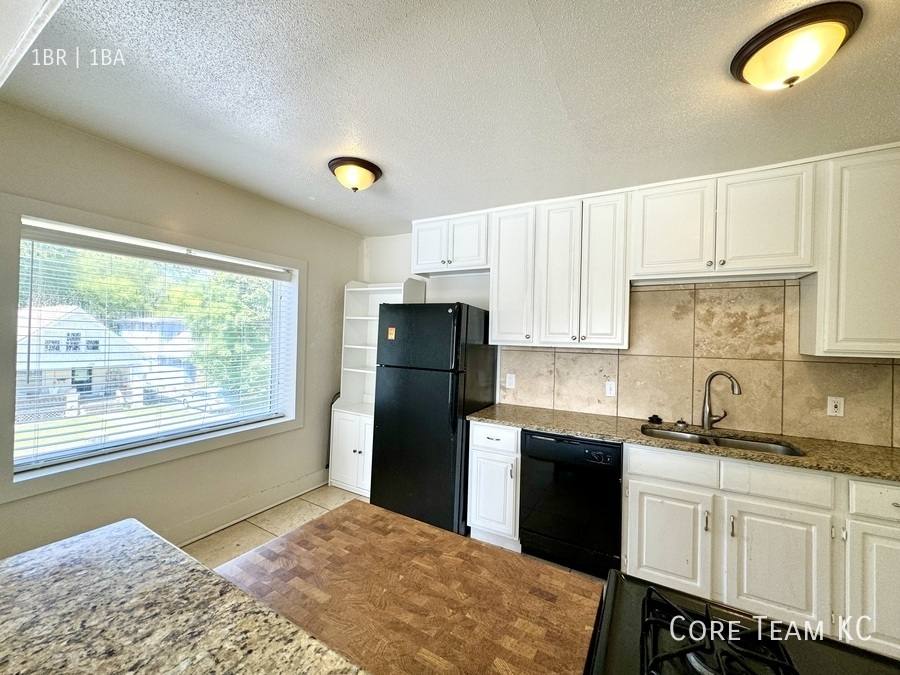 Apartment for rent at 4328 Roanoke Parkway #306, Kansas City, MO 64111