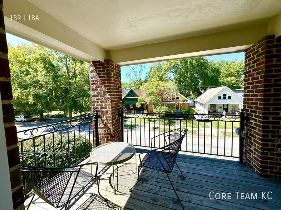 Apartment for rent at 4328 Roanoke Parkway #306, Kansas City, MO 64111