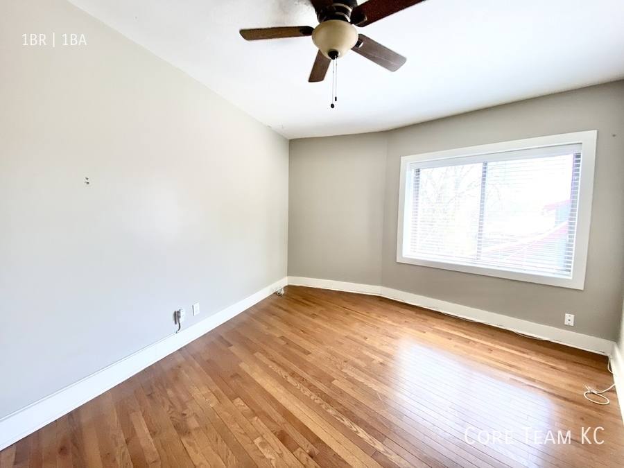 Apartment for rent at 4328 Roanoke Parkway #306, Kansas City, MO 64111