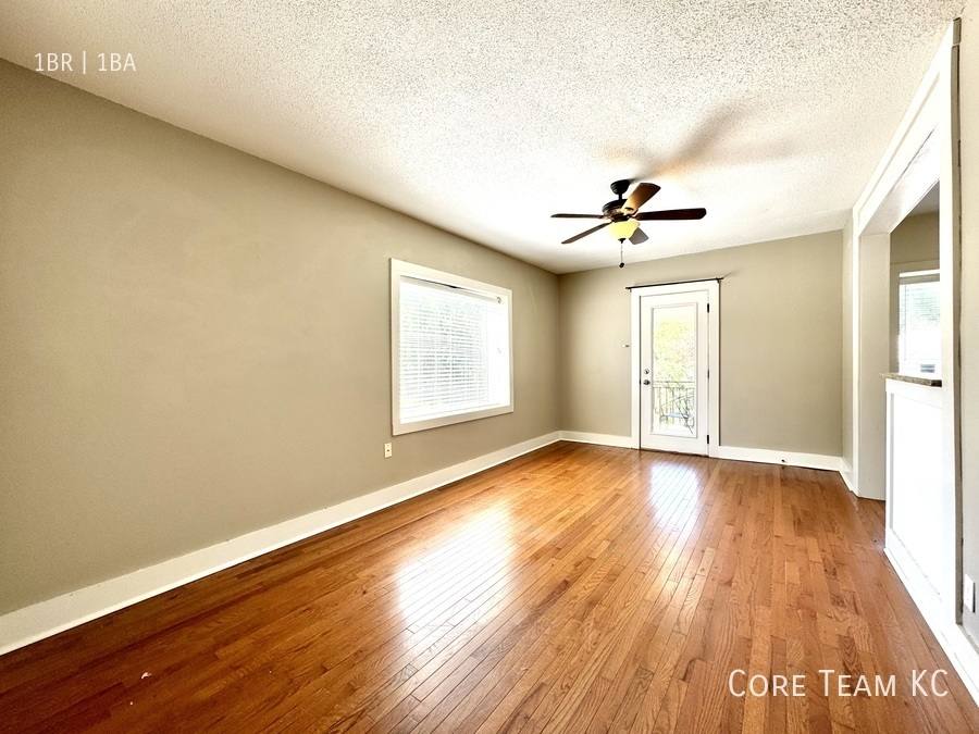 Apartment for rent at 4328 Roanoke Parkway #306, Kansas City, MO 64111