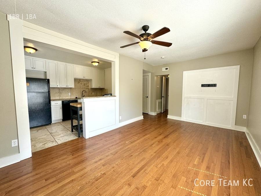 Apartment for rent at 4328 Roanoke Parkway #306, Kansas City, MO 64111