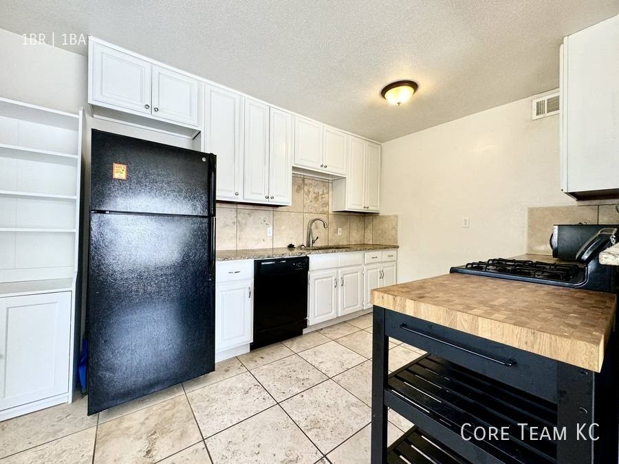 Apartment for rent at 4328 Roanoke Parkway #306, Kansas City, MO 64111
