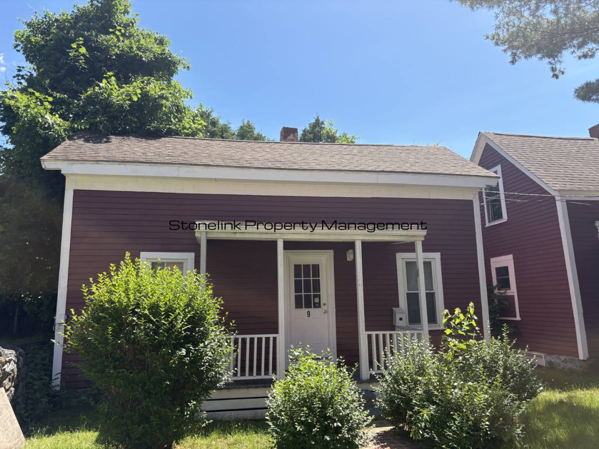 Apartment for rent at 515 E School St, Woonsocket, RI 02895