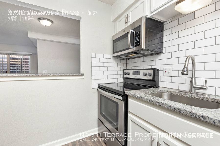 Apartment for rent at 3700 Warwick Blvd, Kansas City, MO 64111