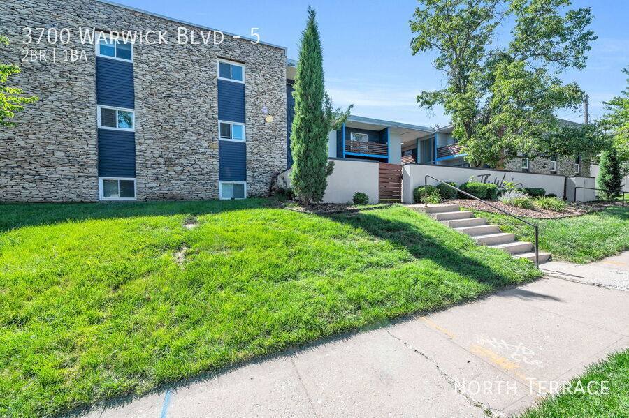 Apartment for rent at 3700 Warwick Blvd, Kansas City, MO 64111