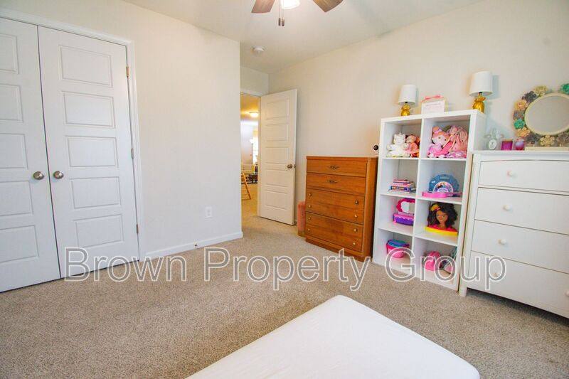 House for rent at 1733 Ragsdale Rd, Hope Mills, NC 28348