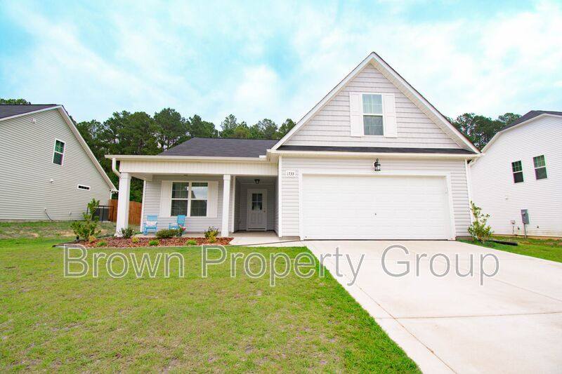 House for rent at 1733 Ragsdale Rd, Hope Mills, NC 28348