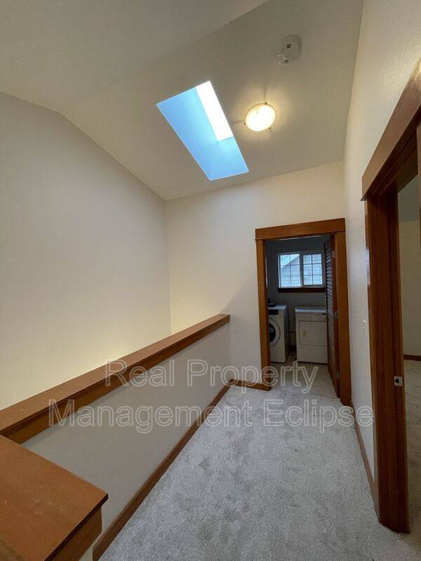 Townhouse for rent at 9101 23rd Ave NE #B, Seattle, WA 98115