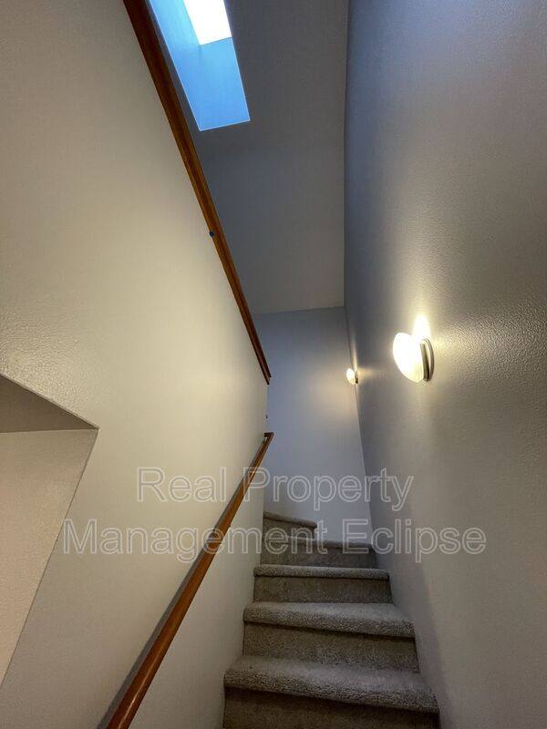 Townhouse for rent at 9101 23rd Ave NE #B, Seattle, WA 98115