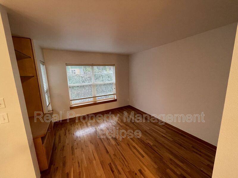 Townhouse for rent at 9101 23rd Ave NE #B, Seattle, WA 98115