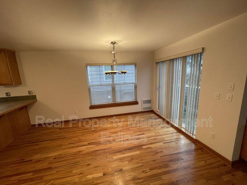Townhouse for rent at 9101 23rd Ave NE #B, Seattle, WA 98115