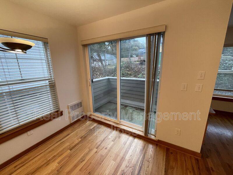 Townhouse for rent at 9101 23rd Ave NE #B, Seattle, WA 98115