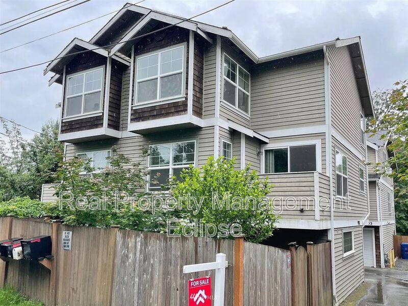 Townhouse for rent at 9101 23rd Ave NE #B, Seattle, WA 98115