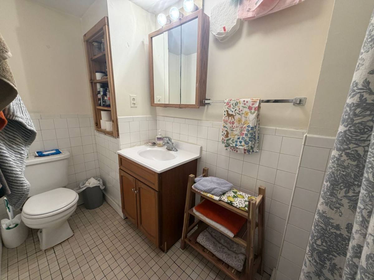 Apartment for rent at 2420 N Seminary, Chicago, IL 60614
