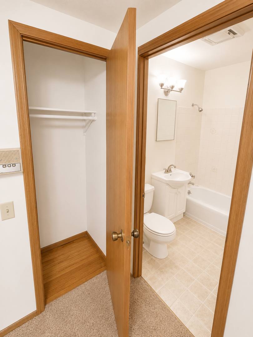 1001 Gilbert Rd, Madison, WI 53711 - Apartment for Rent - Image 6