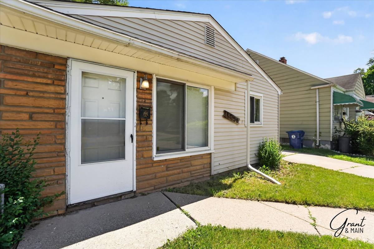 House for rent at 15490 Dixie, Redford, MI 48239