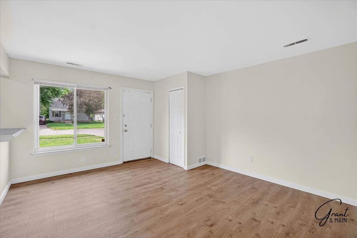 House for rent at 15490 Dixie, Redford, MI 48239