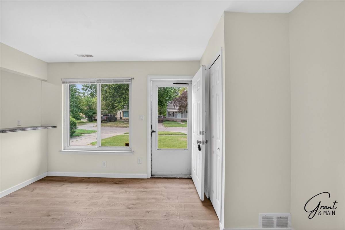 House for rent at 15490 Dixie, Redford, MI 48239