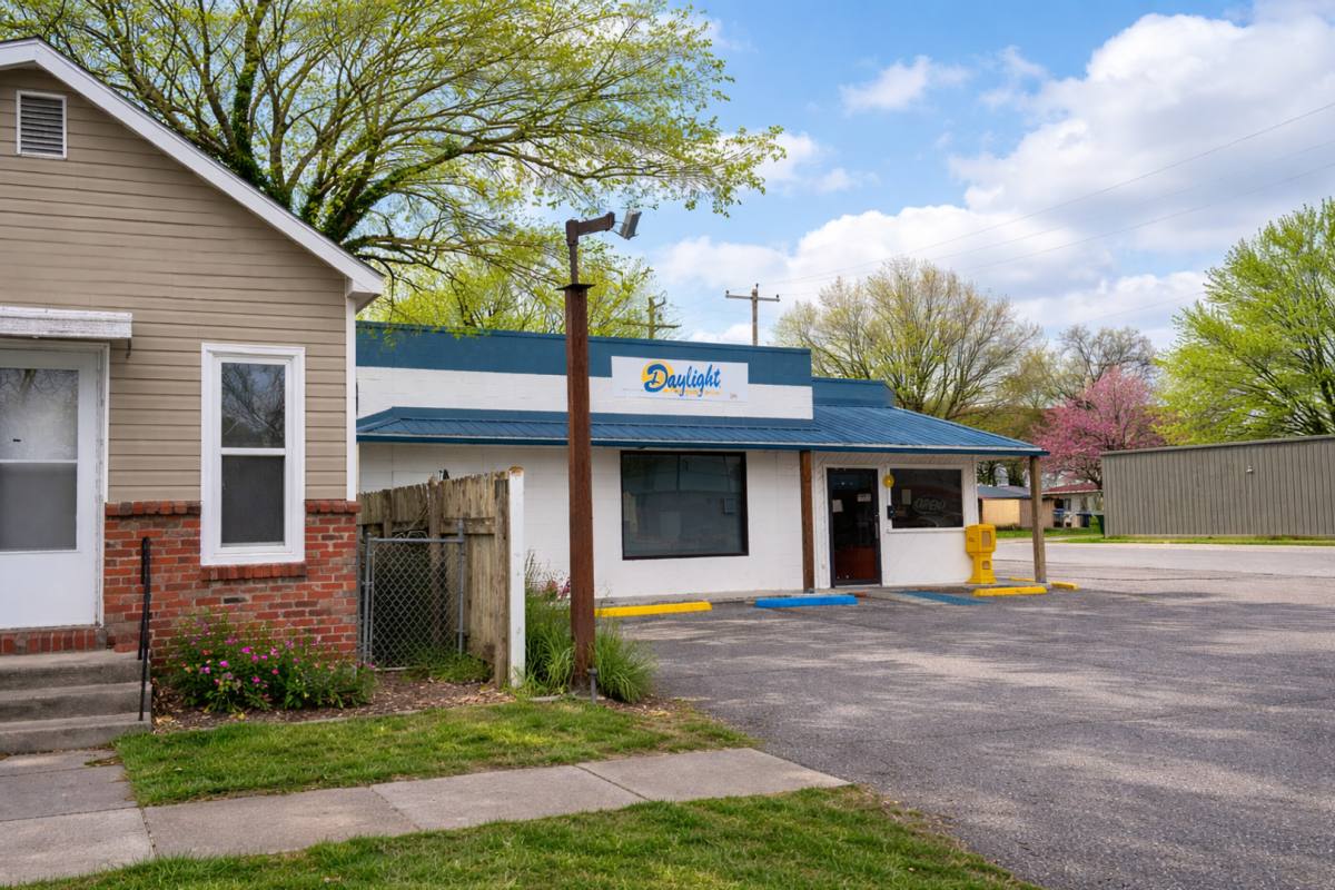 Apartment for rent at 305 W Maple, Columbus, KS 66725