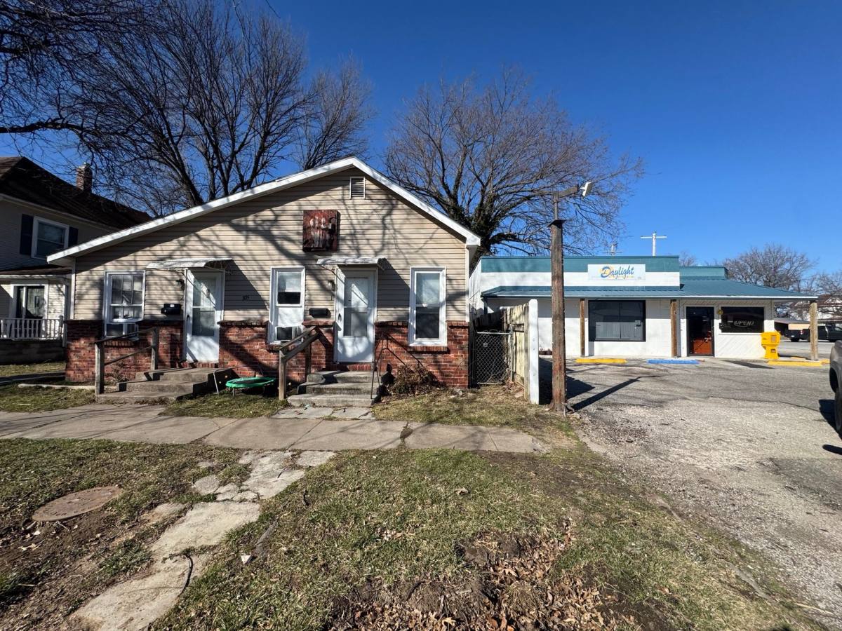 Apartment for rent at 305 W Maple, Columbus, KS 66725