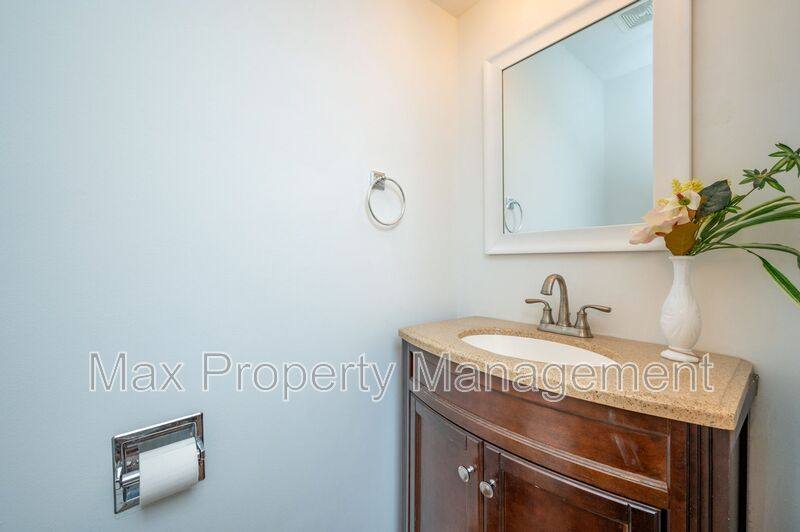 House for rent at 7613 Prairie Ave, Urbandale, IA 50322