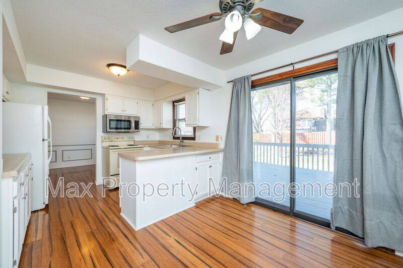 House for rent at 7613 Prairie Ave, Urbandale, IA 50322