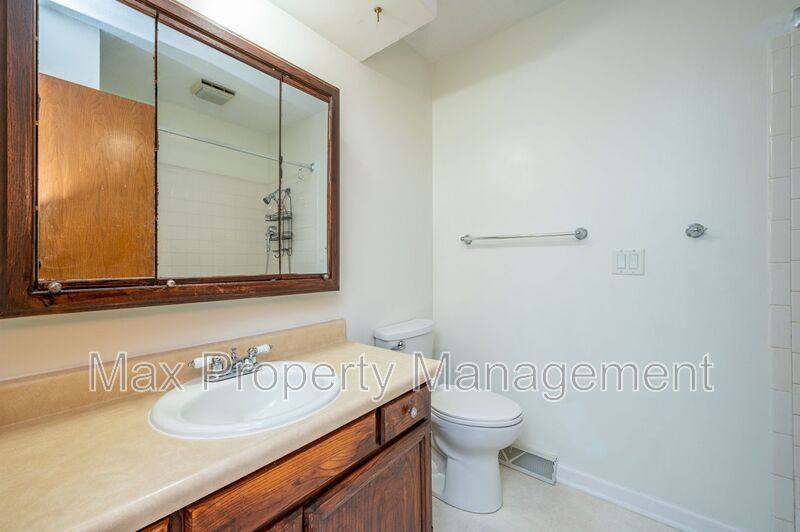 House for rent at 7613 Prairie Ave, Urbandale, IA 50322