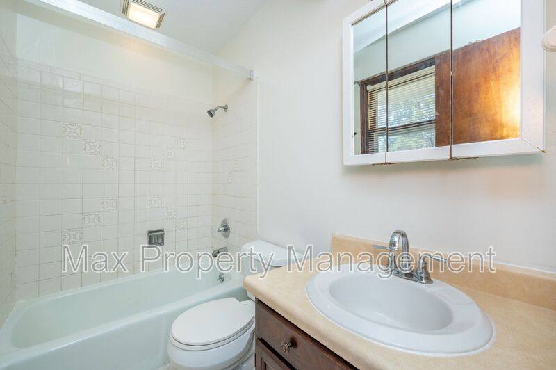 House for rent at 7613 Prairie Ave, Urbandale, IA 50322