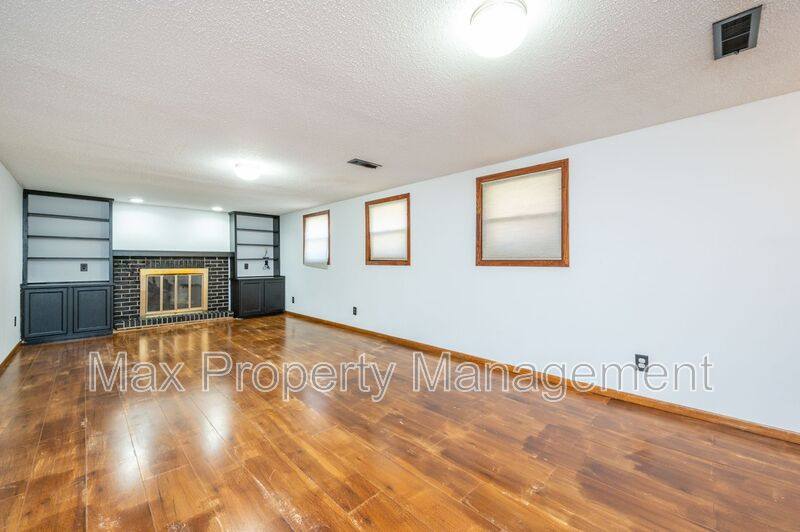 House for rent at 7613 Prairie Ave, Urbandale, IA 50322