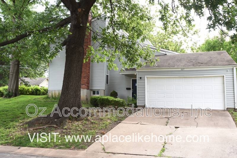 Apartment for rent at 1617 E 97th St, Kansas City, MO 64131