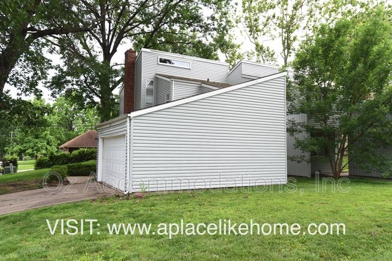Apartment for rent at 1617 E 97th St, Kansas City, MO 64131