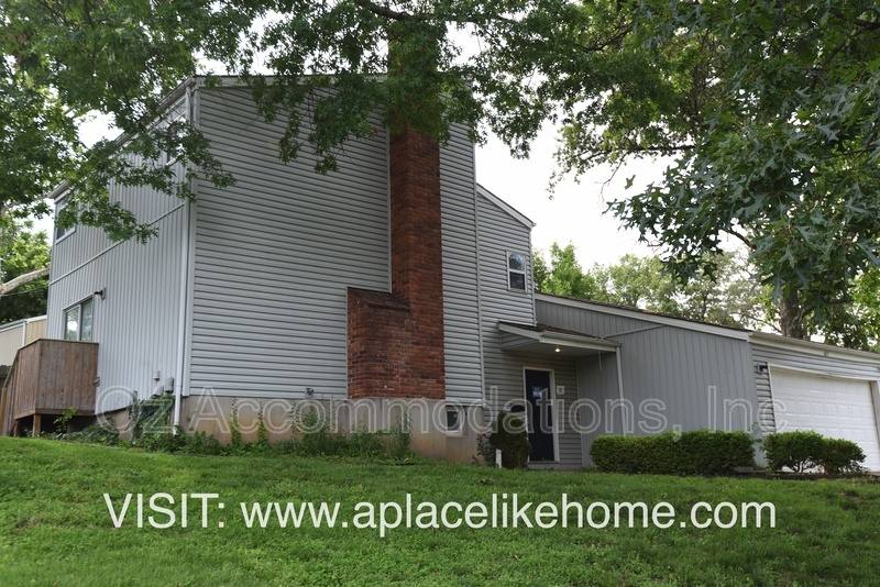 Apartment for rent at 1617 E 97th St, Kansas City, MO 64131