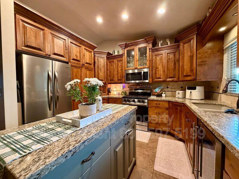 House for rent at 22 W 1980 S, Clearfield, UT 84015